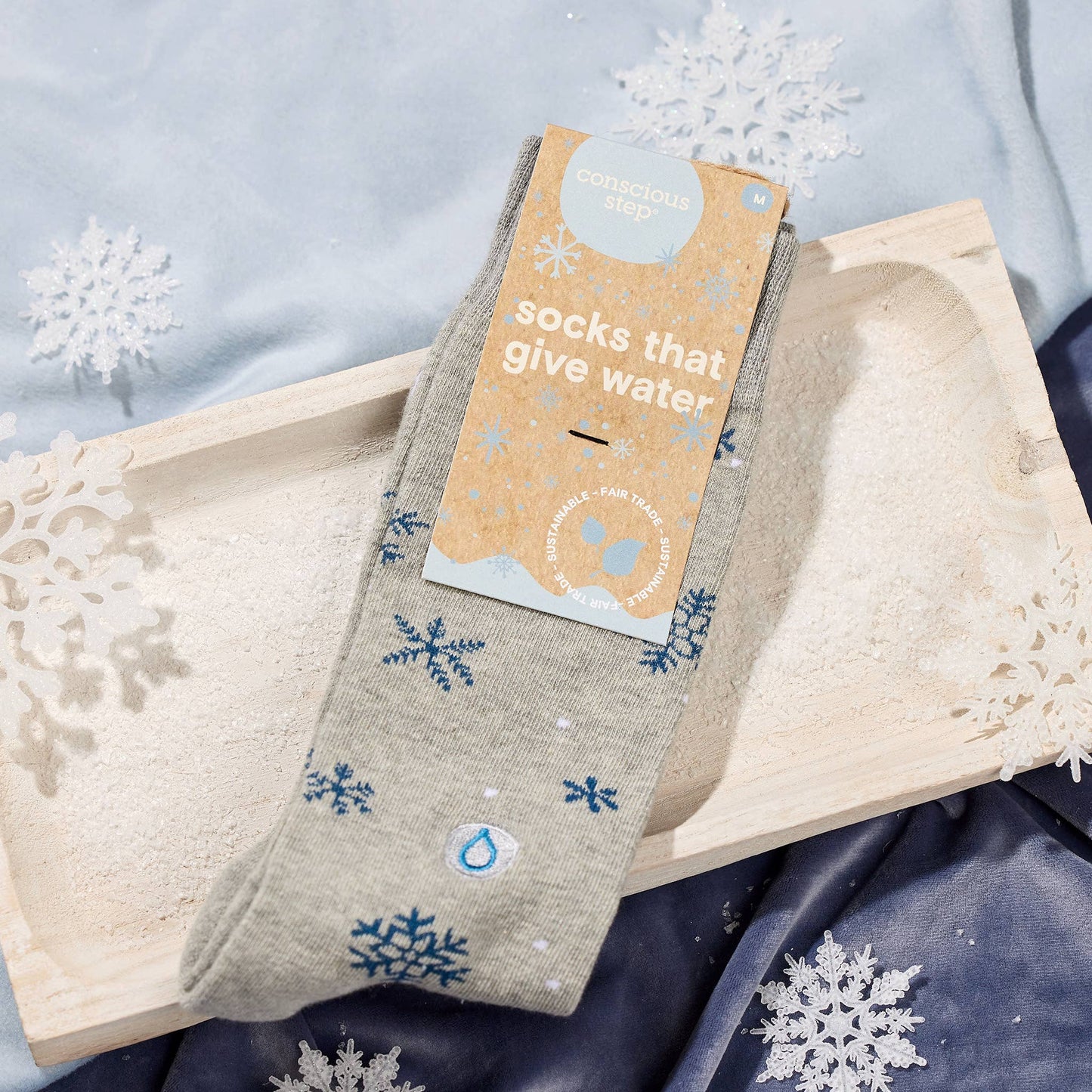 Socks that Give Water (Gray Snowflakes): Medium