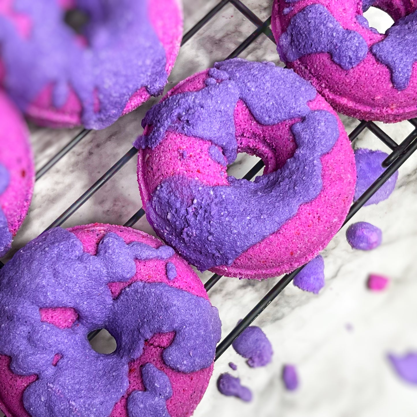 RAZZLE DAZZLE BATH BOMB