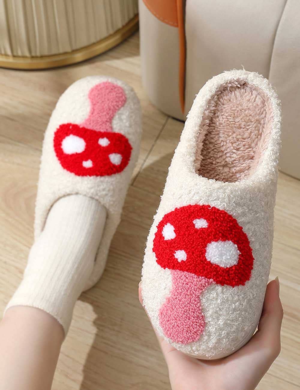 Cute Cartoon Print Cozy Slippers DP25F895: Strawberry / 6-6.5