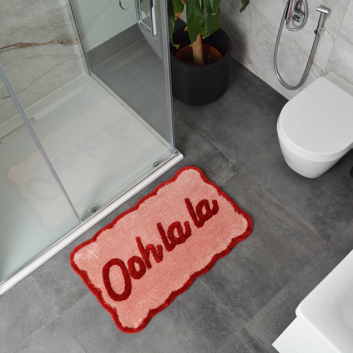 Ooh La La Slogan Scallop Bath Mat Non Slip - Scalloped Rug: Red/Pink